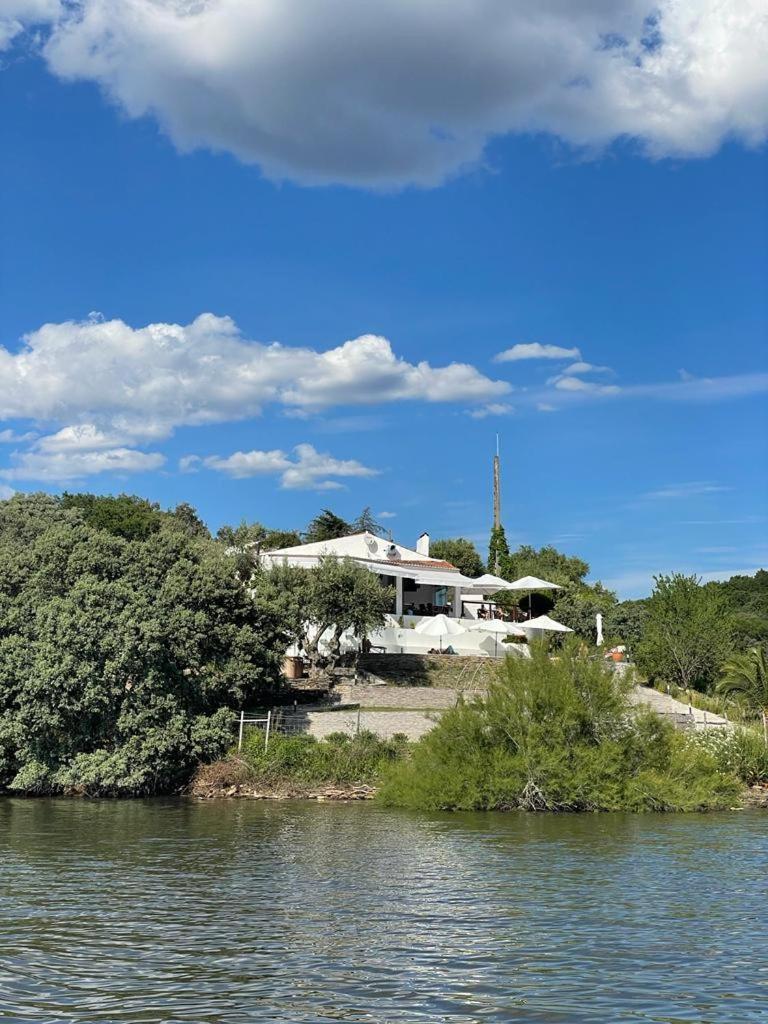 Montes De Charme Bed & Breakfast Aviz Bagian luar foto