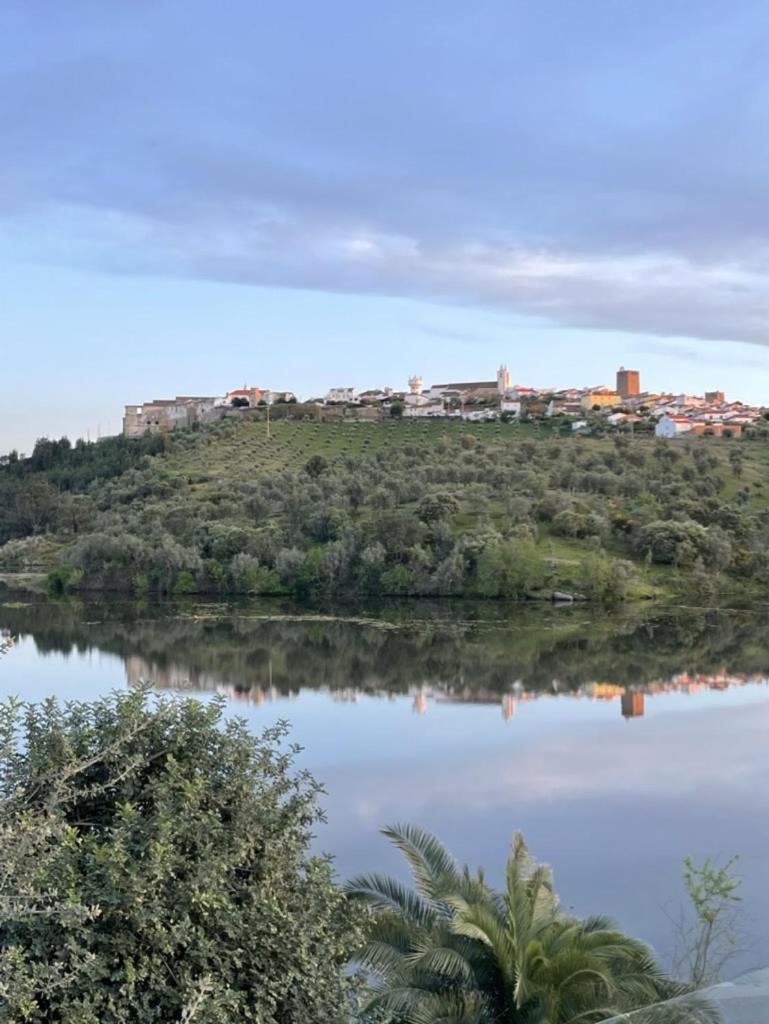 Montes De Charme Bed & Breakfast Aviz Bagian luar foto